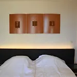 Anita *